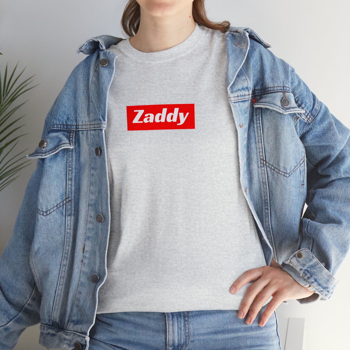 Zaddy, Tee