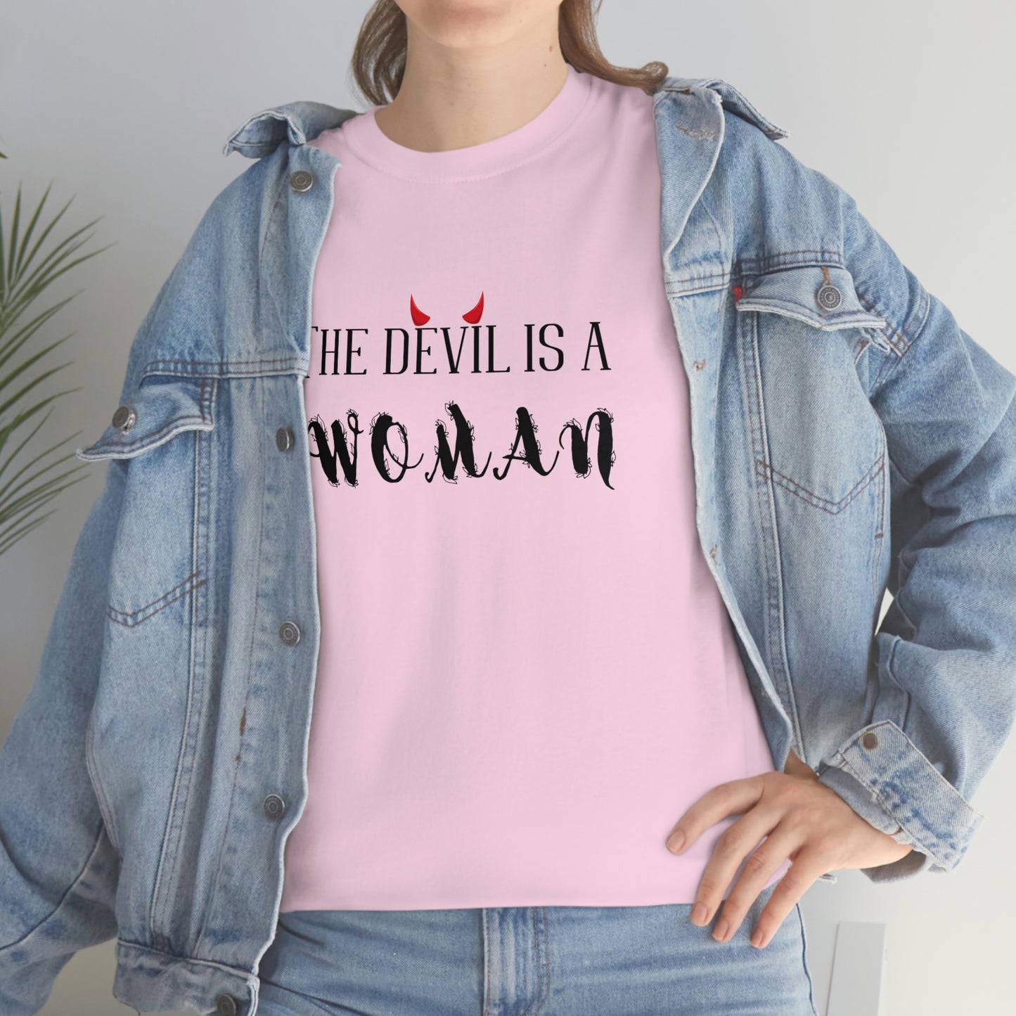 The Devil Is A Woman, Tee