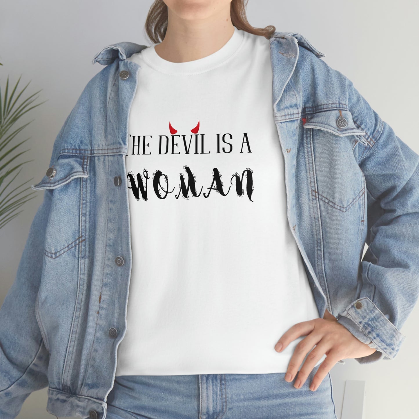 The Devil Is A Woman, Tee