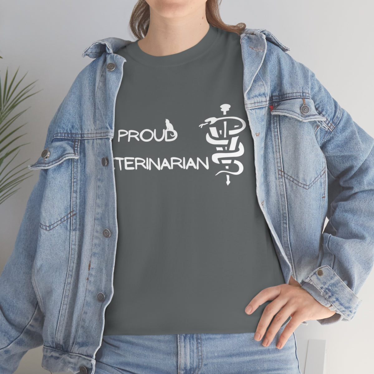 "Proud veterinarian" Tee