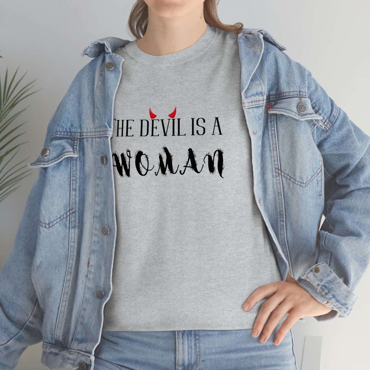 The Devil Is A Woman, Tee